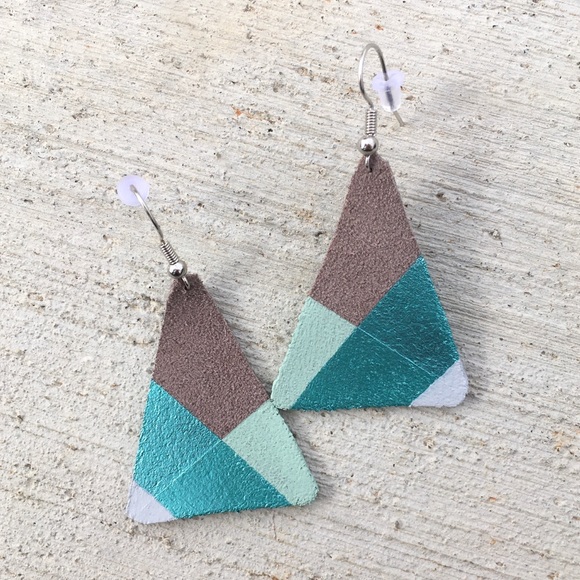 LEATHER SUEDE Triangle cut hand made Lightweight Earrings NWOT Artisan made New - Picture 5 of 7